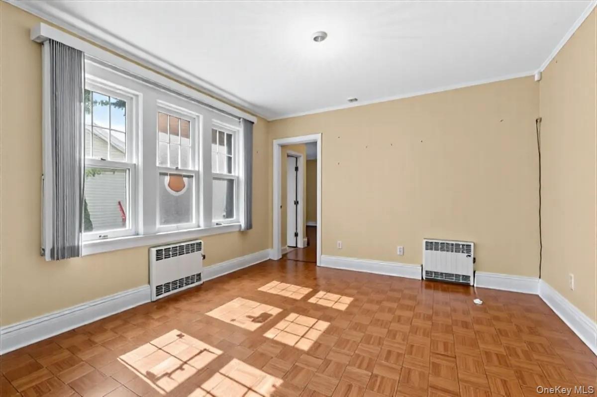 160 Rockaway Parkway, Valley Stream, NY 11580