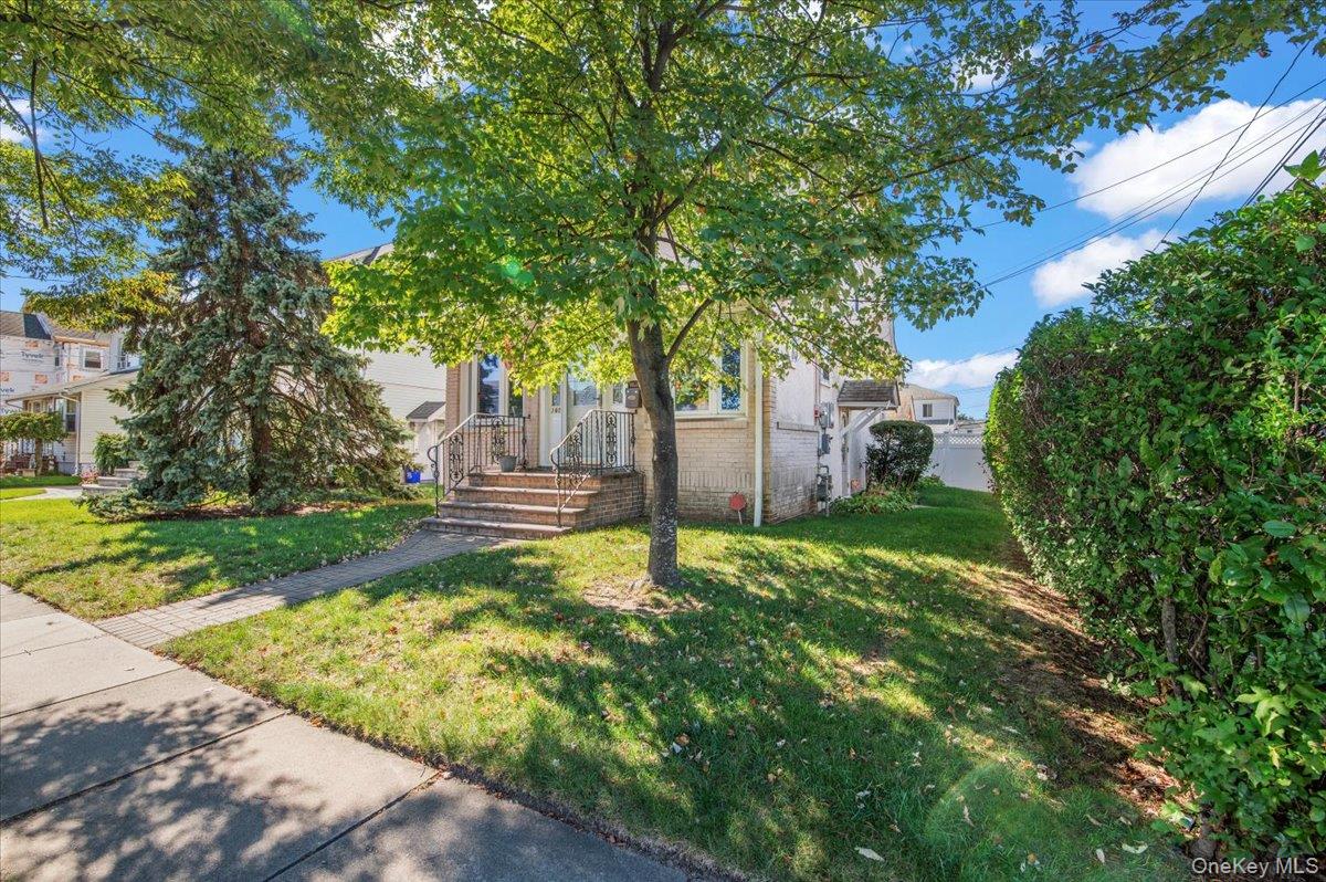 160 Rockaway Parkway, Valley Stream, NY 11580