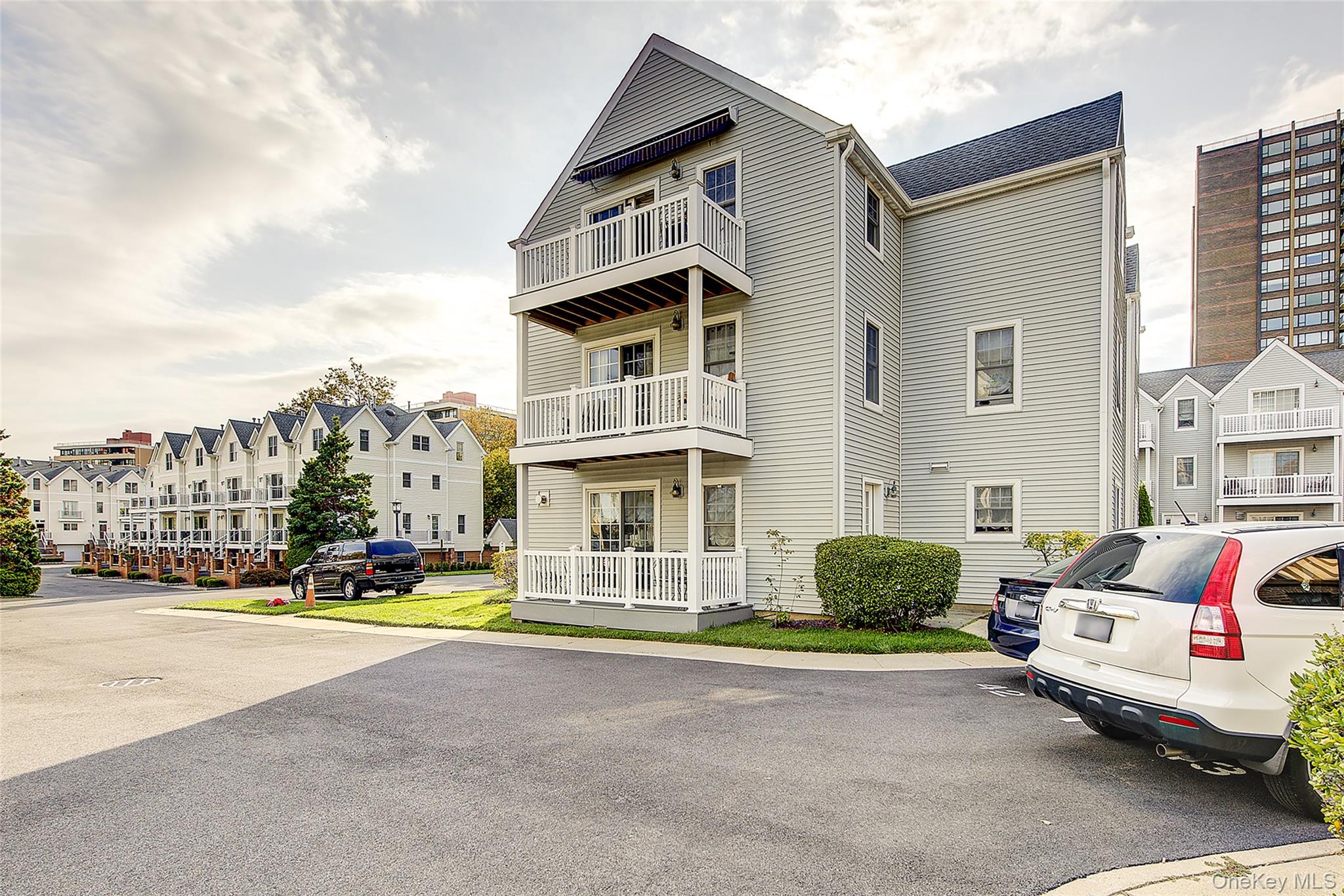 168-03 Powells Cove Boulevard # 13, Beechhurst, NY 11357