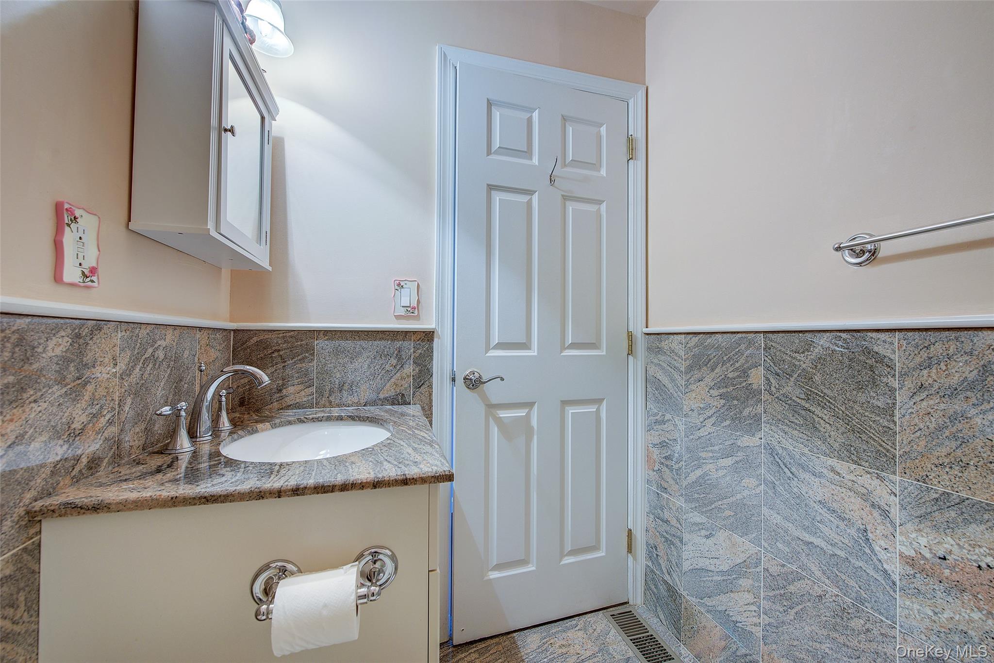 168-03 Powells Cove Boulevard # 13, Beechhurst, NY 11357