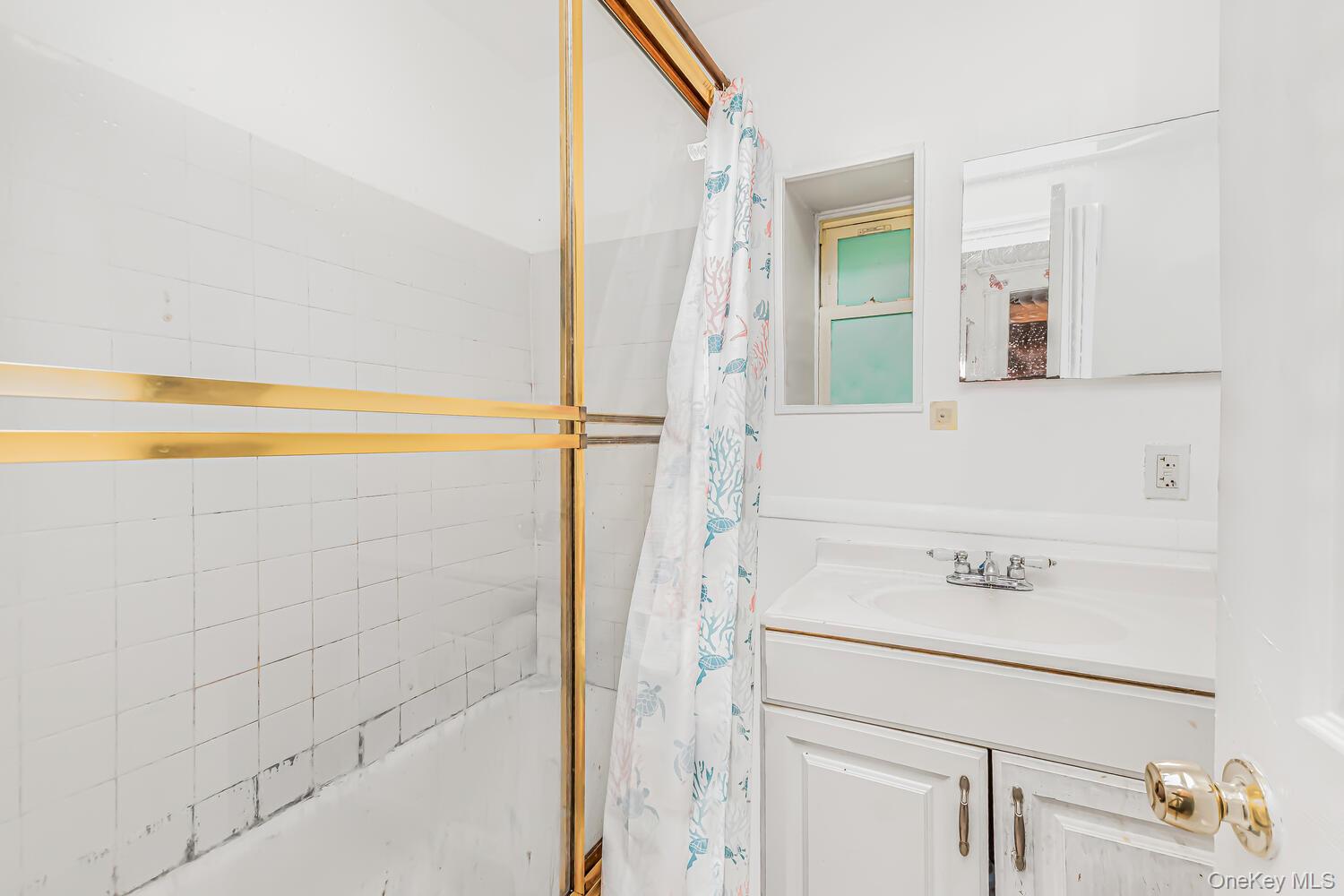 338 Ashburton Avenue, Yonkers, NY 10701