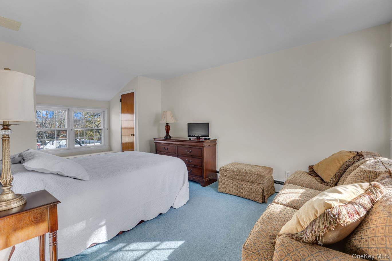 60 Oak Street, Smithtown, NY 11787