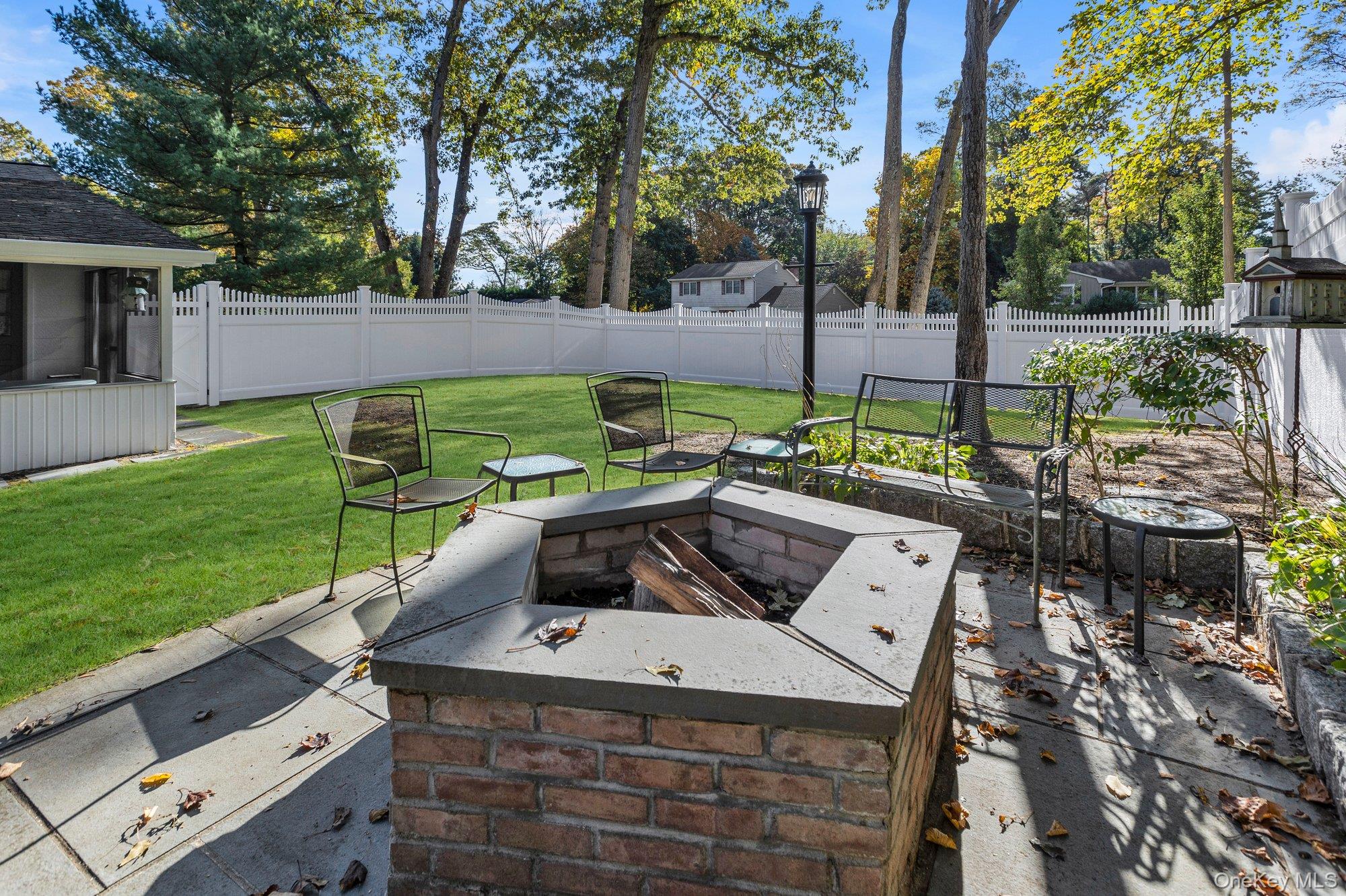 60 Oak Street, Smithtown, NY 11787