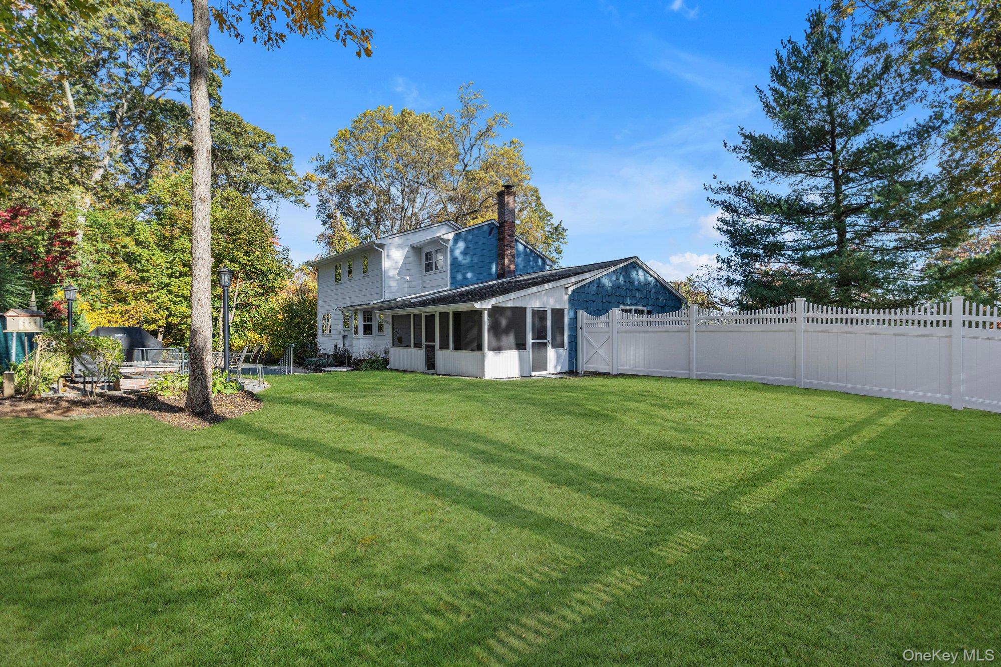 60 Oak Street, Smithtown, NY 11787