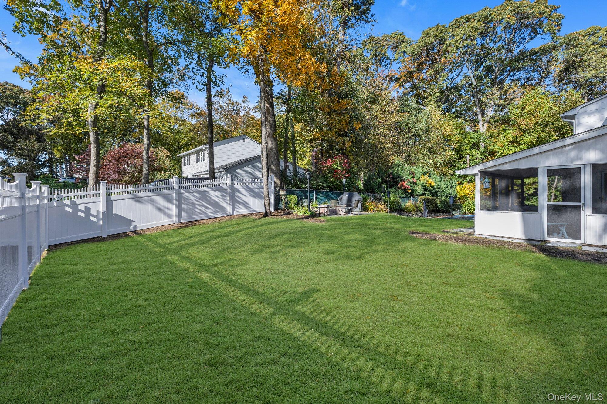 60 Oak Street, Smithtown, NY 11787