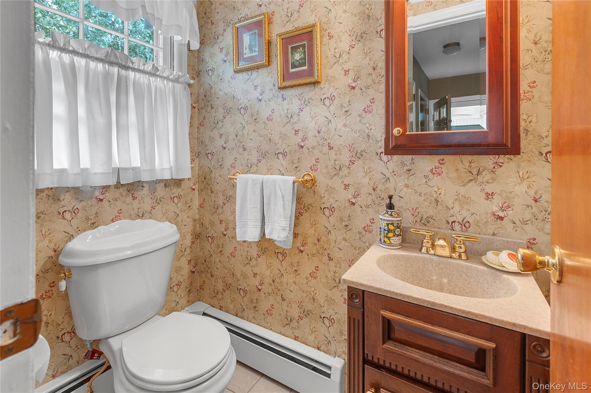 60 Oak Street, Smithtown, NY 11787