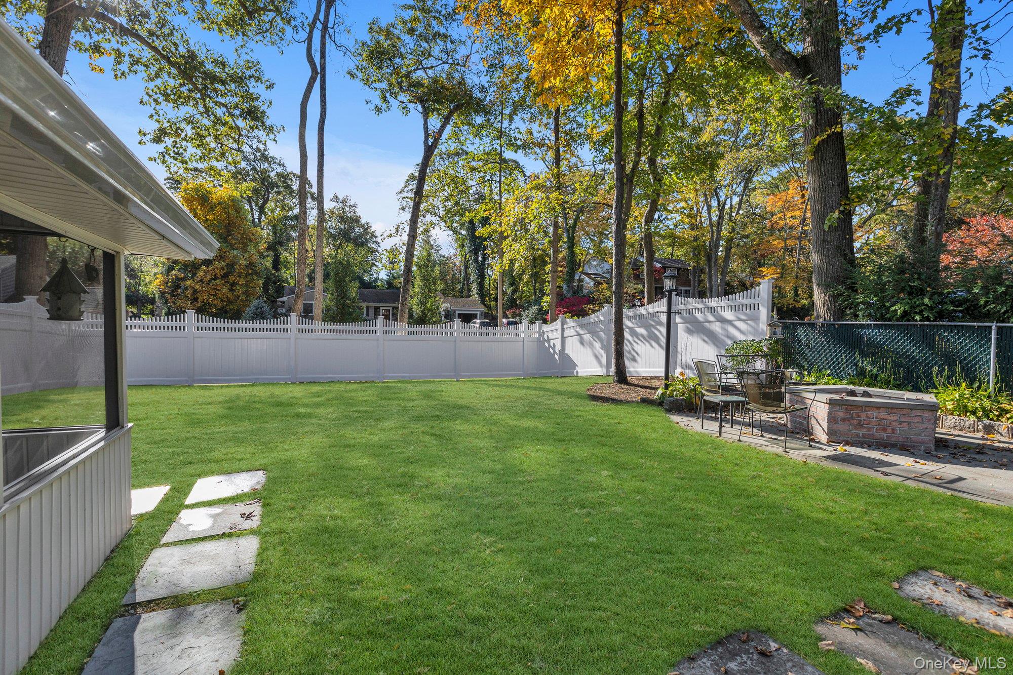 60 Oak Street, Smithtown, NY 11787