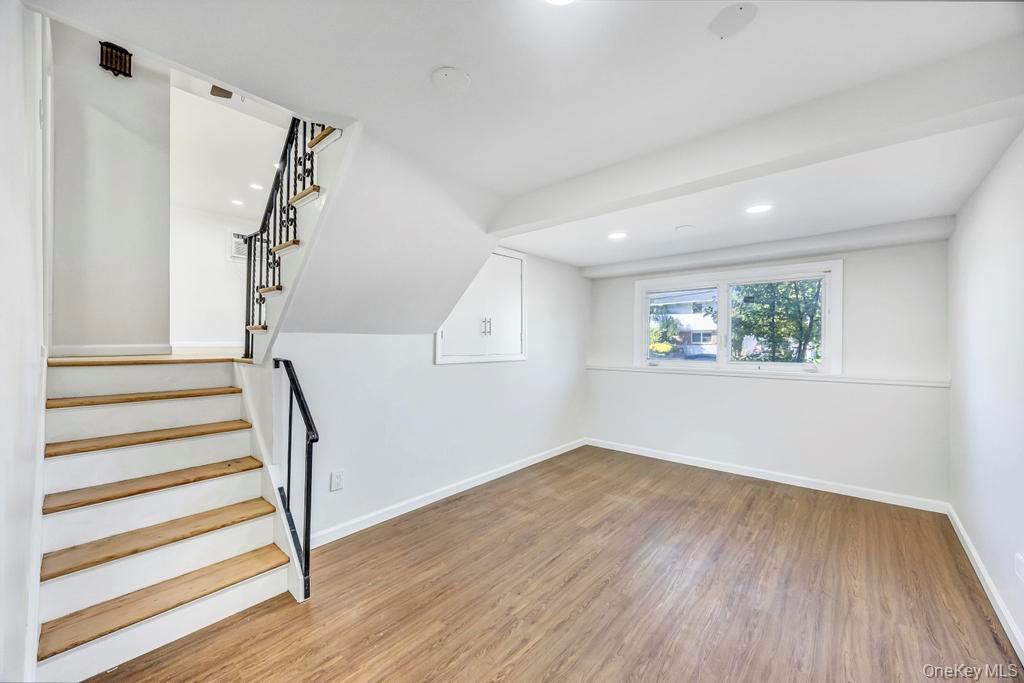 15 Deer Lane, Hicksville, NY 11801