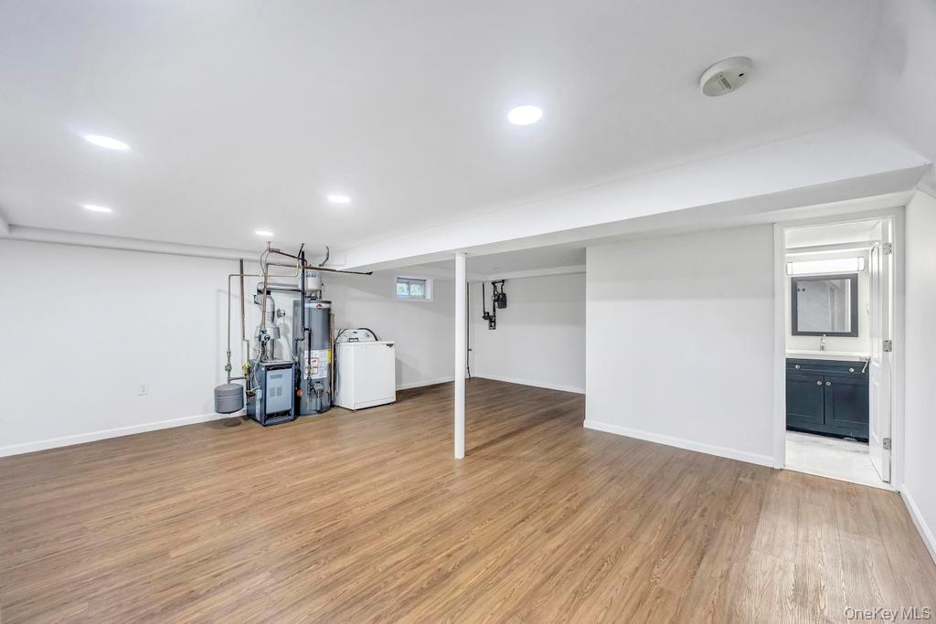 15 Deer Lane, Hicksville, NY 11801