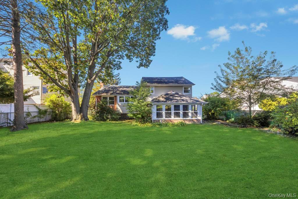 15 Deer Lane, Hicksville, NY 11801