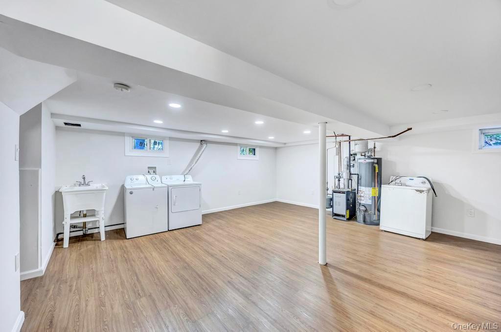 15 Deer Lane, Hicksville, NY 11801