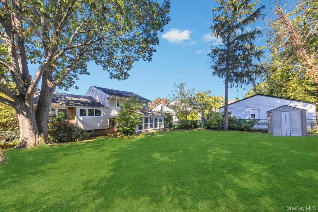 15 Deer Lane, Hicksville, NY 11801