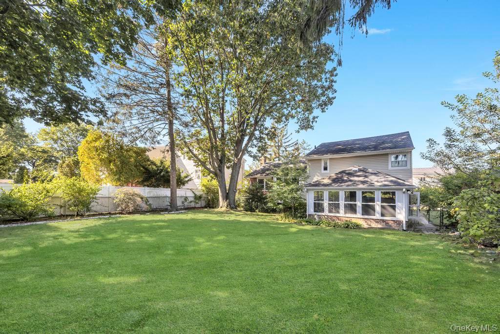 15 Deer Lane, Hicksville, NY 11801