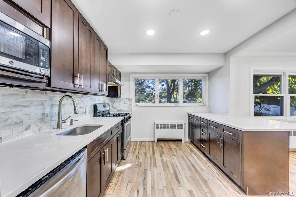 15 Deer Lane, Hicksville, NY 11801