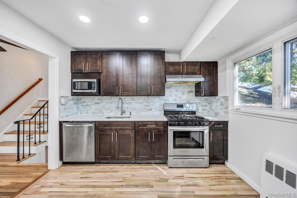 15 Deer Lane, Hicksville, NY 11801