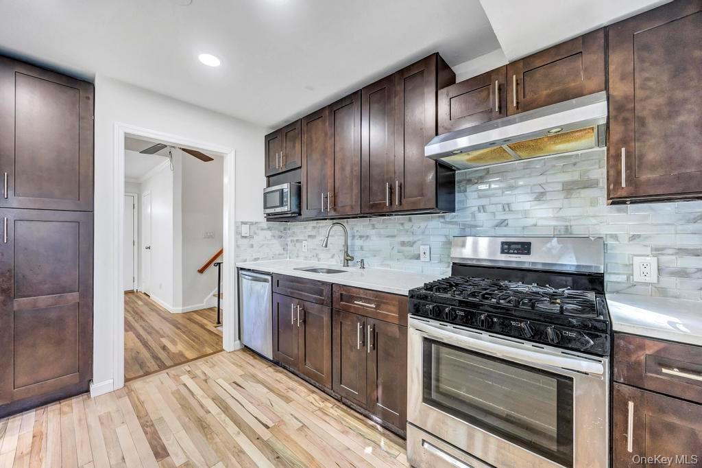 15 Deer Lane, Hicksville, NY 11801