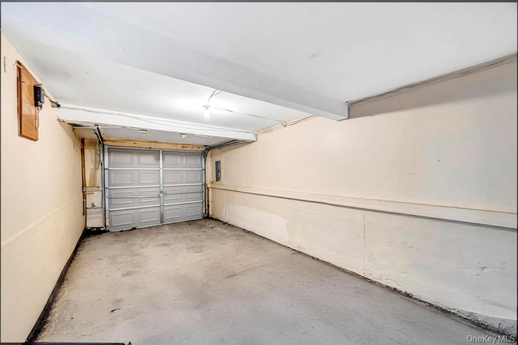 15 Deer Lane, Hicksville, NY 11801