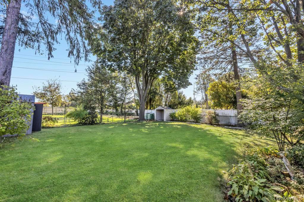 15 Deer Lane, Hicksville, NY 11801