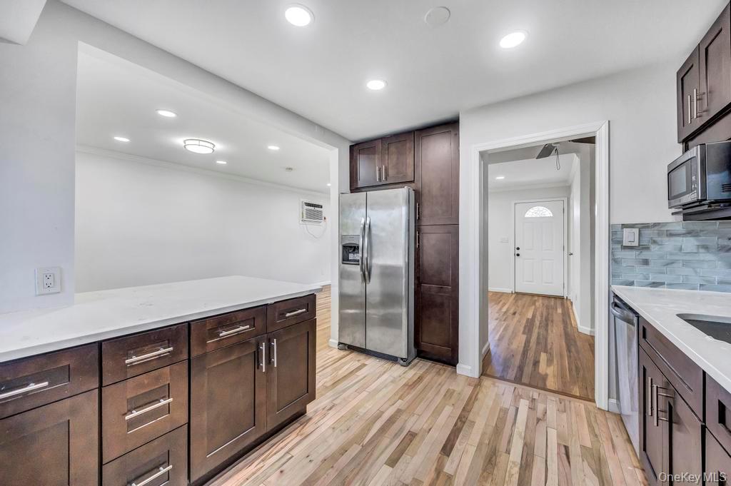 15 Deer Lane, Hicksville, NY 11801