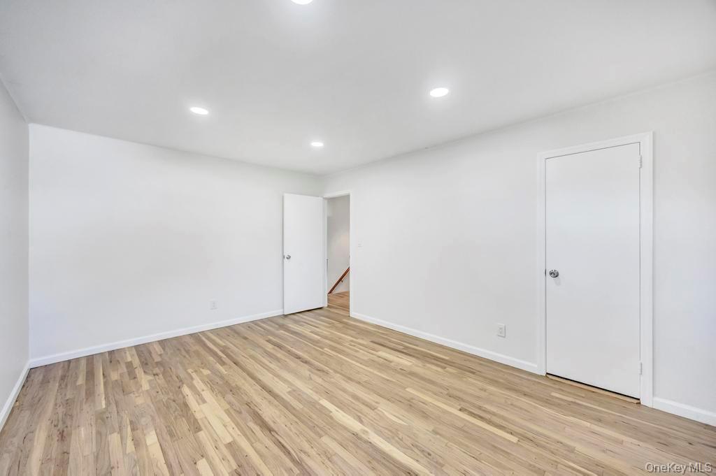 15 Deer Lane, Hicksville, NY 11801