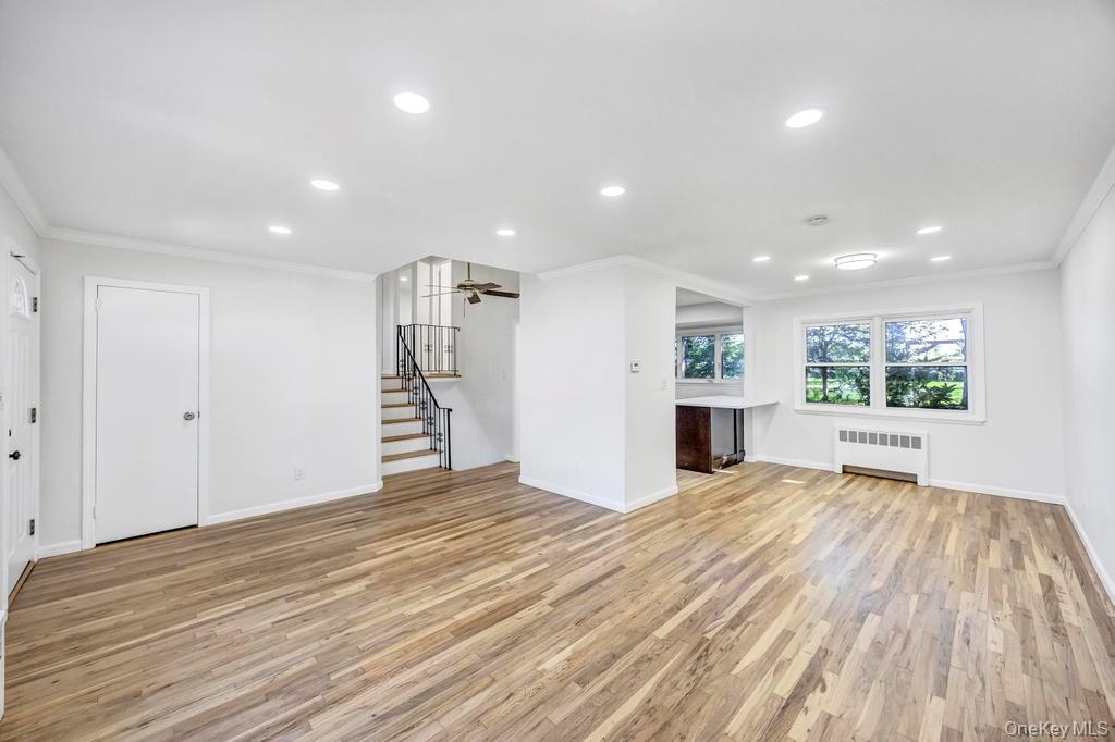 15 Deer Lane, Hicksville, NY 11801