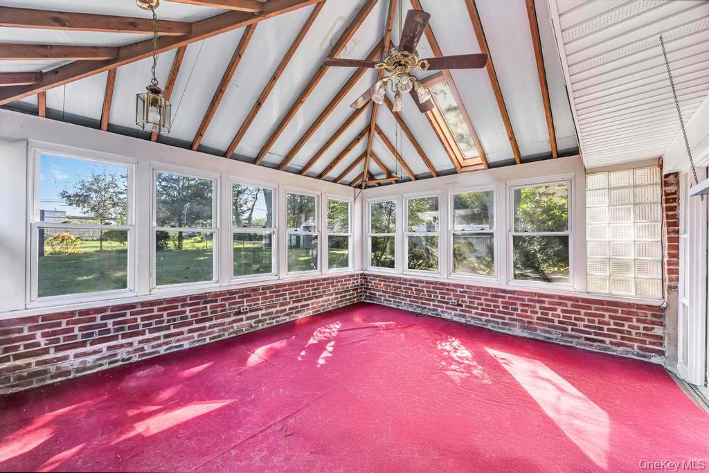 15 Deer Lane, Hicksville, NY 11801