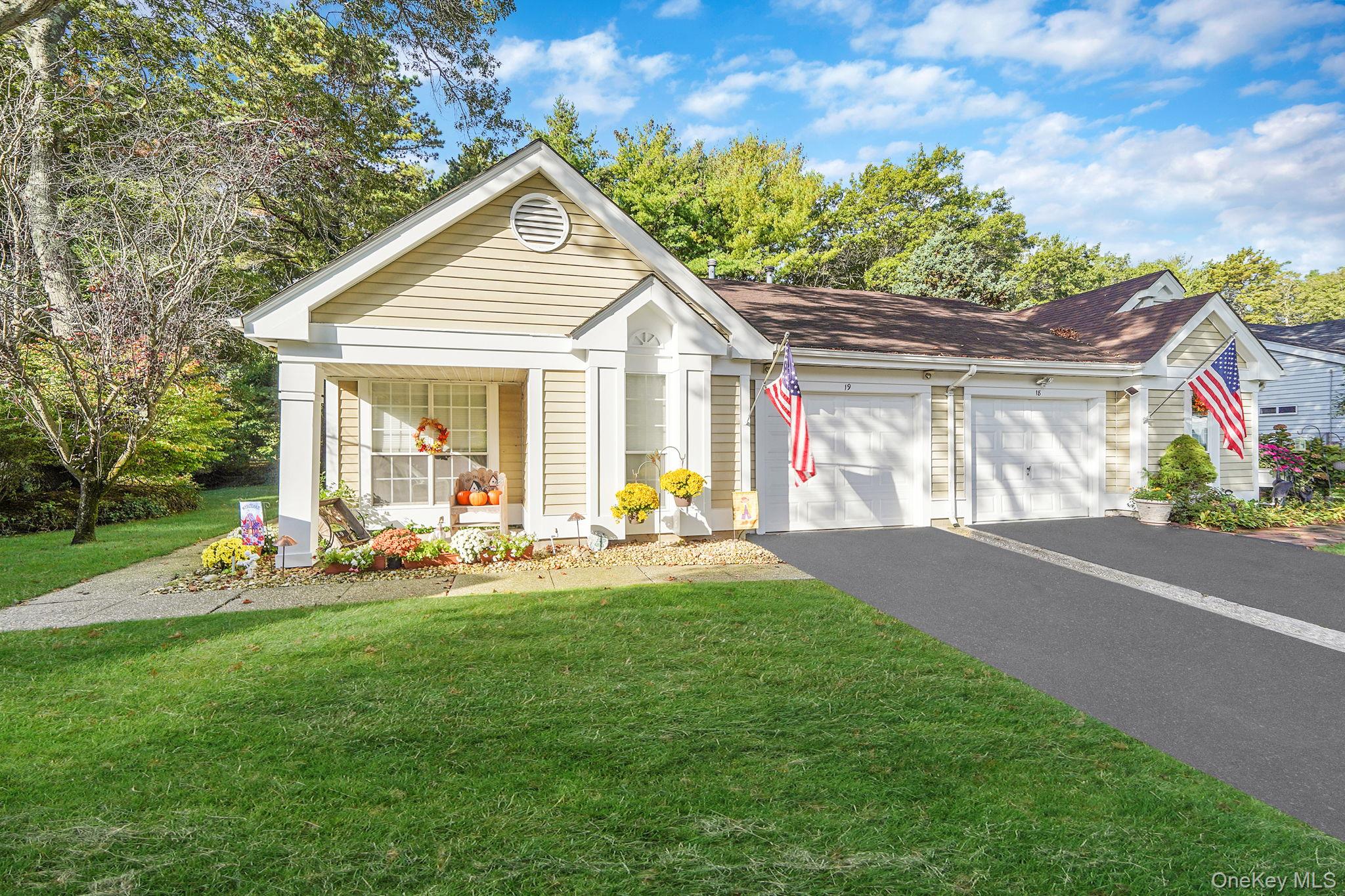 19 Villanova Court, Ridge, NY 11961