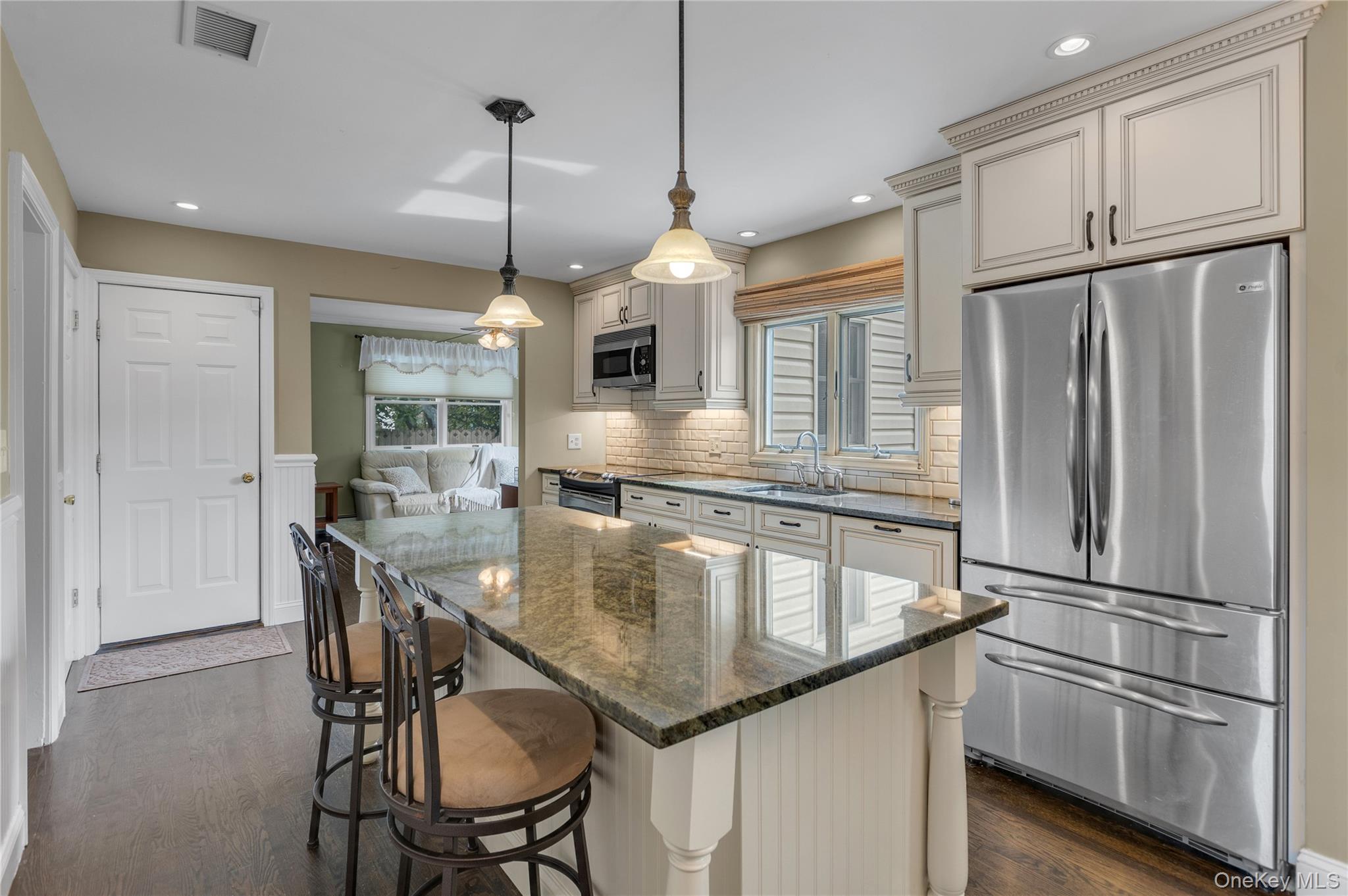 32 Oakwood Street, Greenlawn, NY 11740