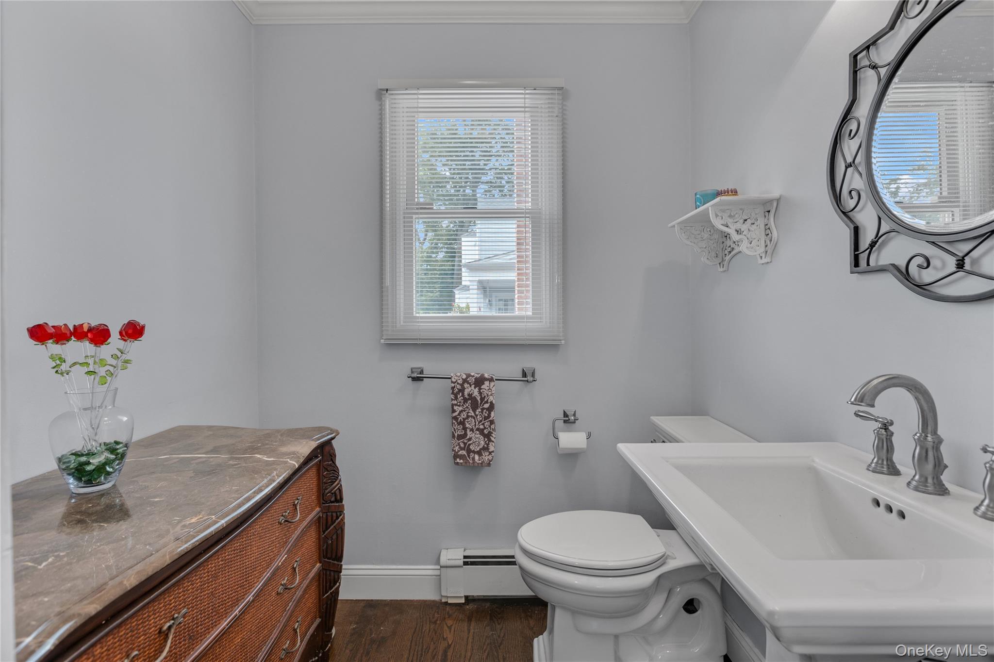 32 Oakwood Street, Greenlawn, NY 11740