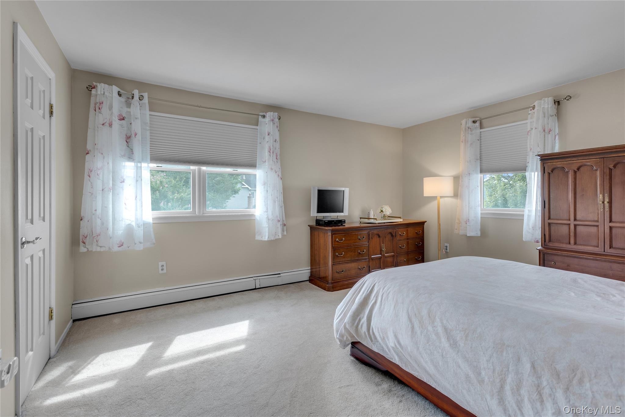 32 Oakwood Street, Greenlawn, NY 11740