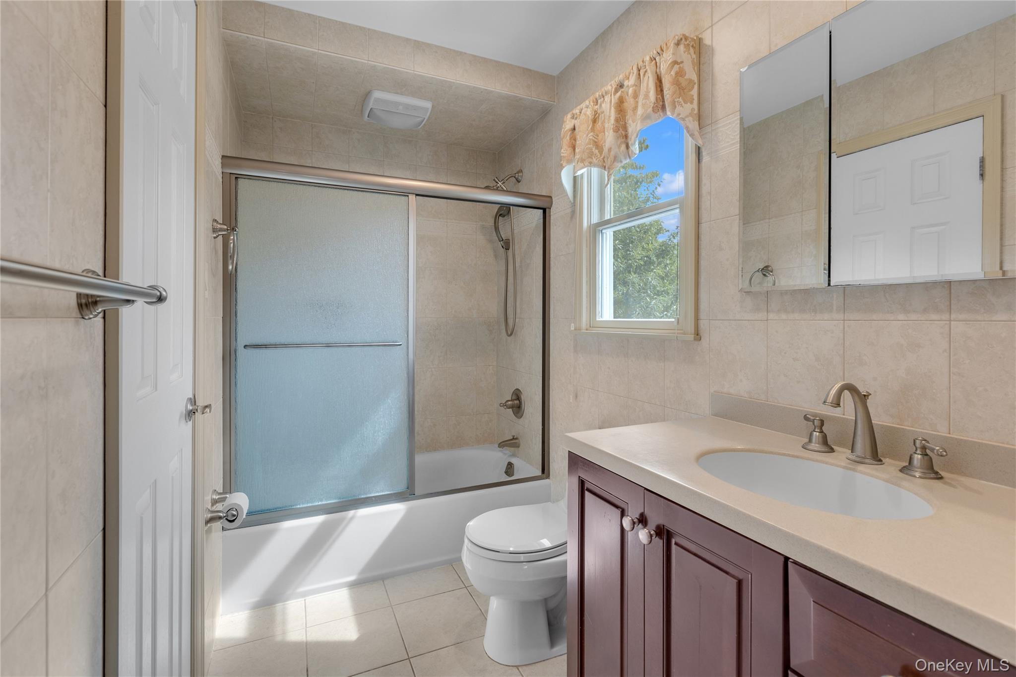 32 Oakwood Street, Greenlawn, NY 11740