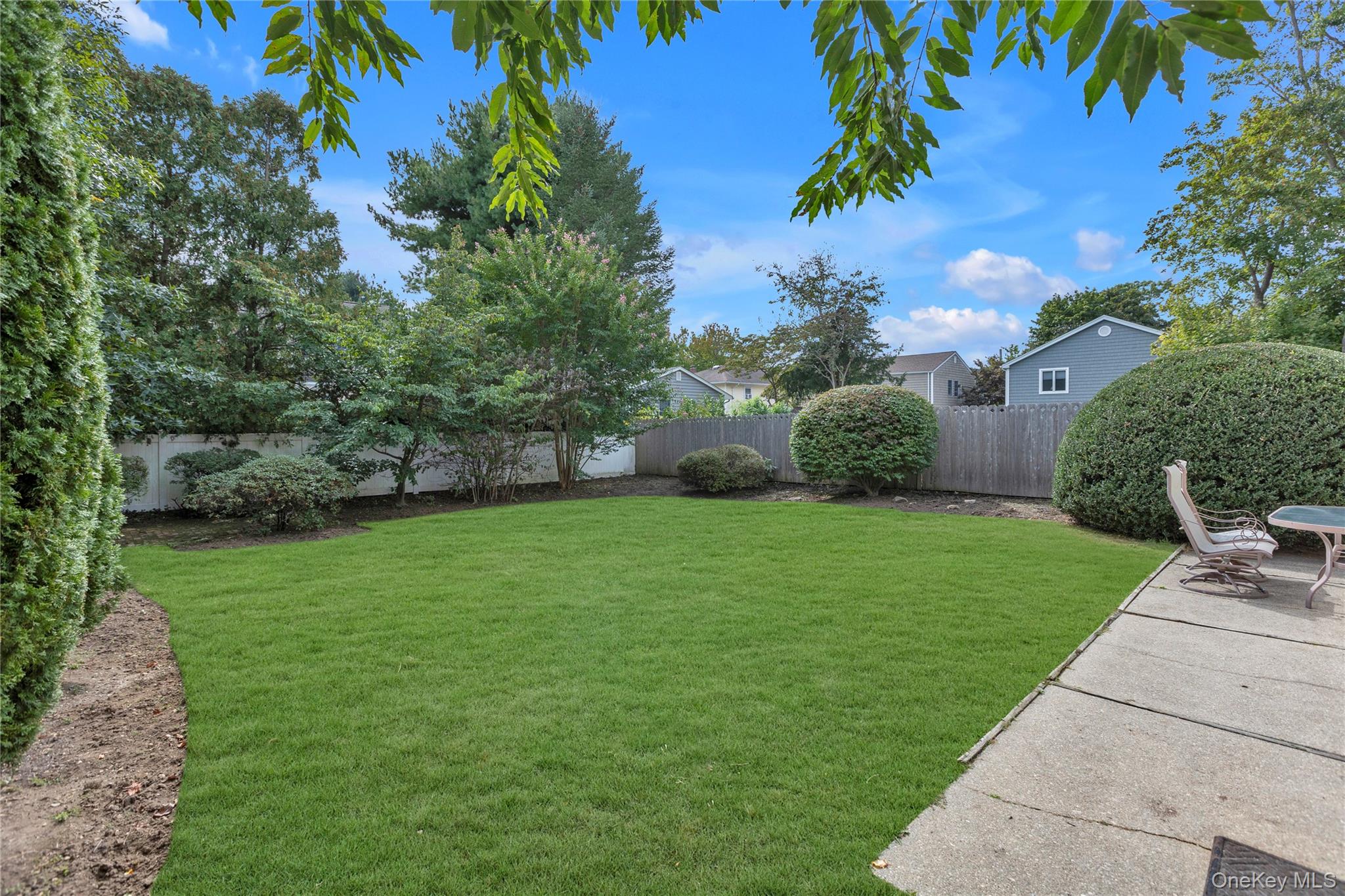 32 Oakwood Street, Greenlawn, NY 11740