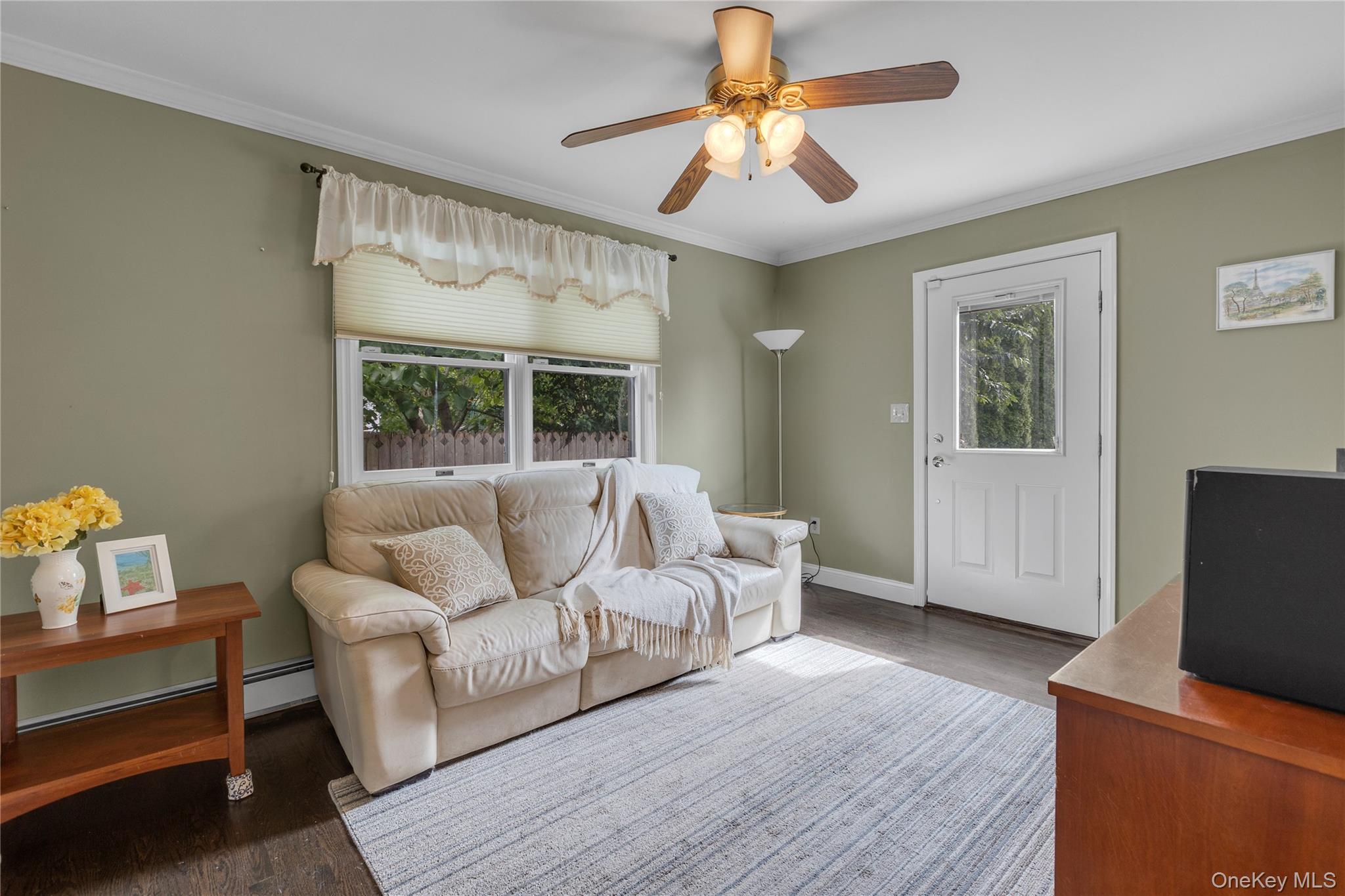 32 Oakwood Street, Greenlawn, NY 11740