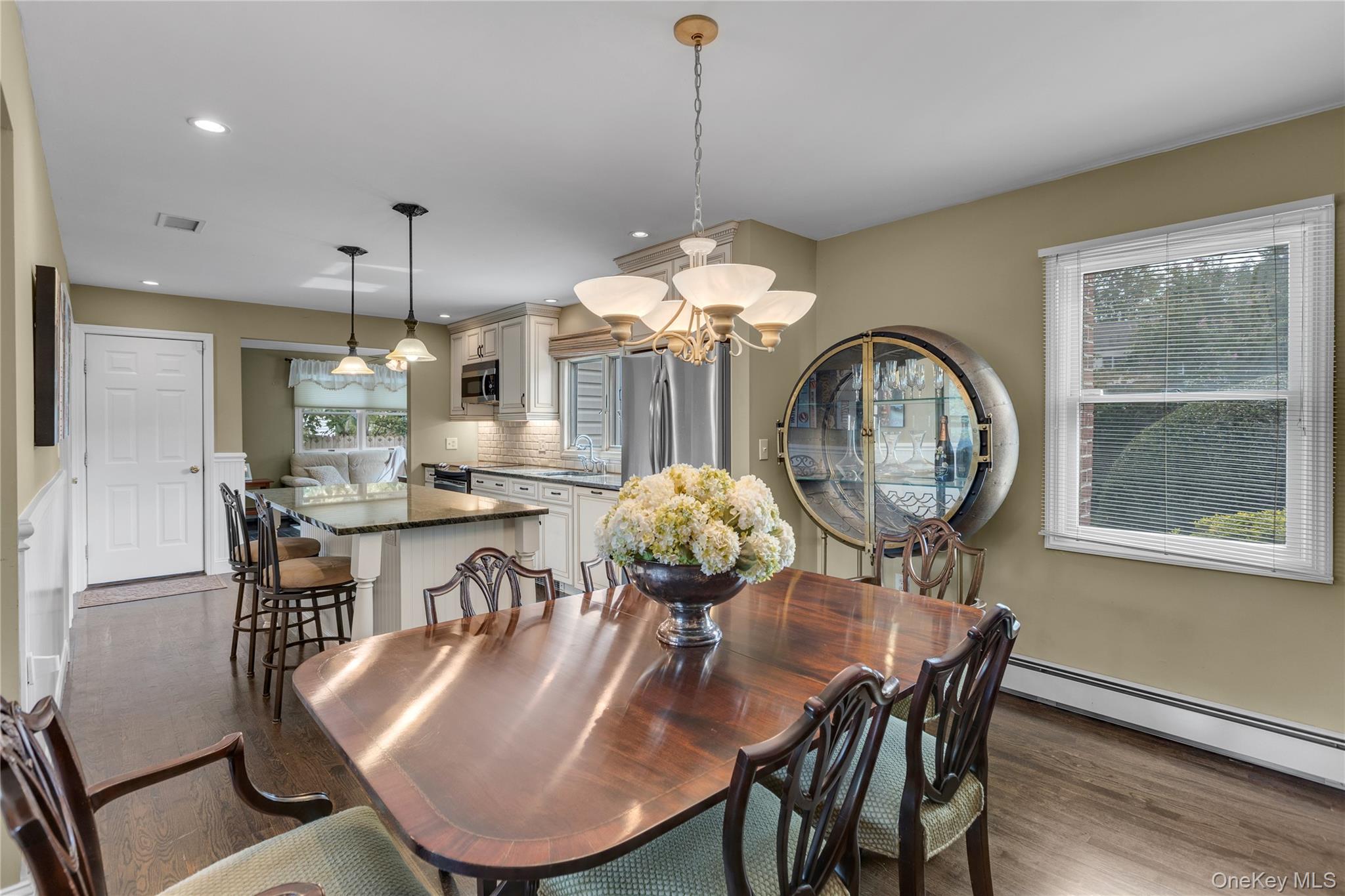 32 Oakwood Street, Greenlawn, NY 11740