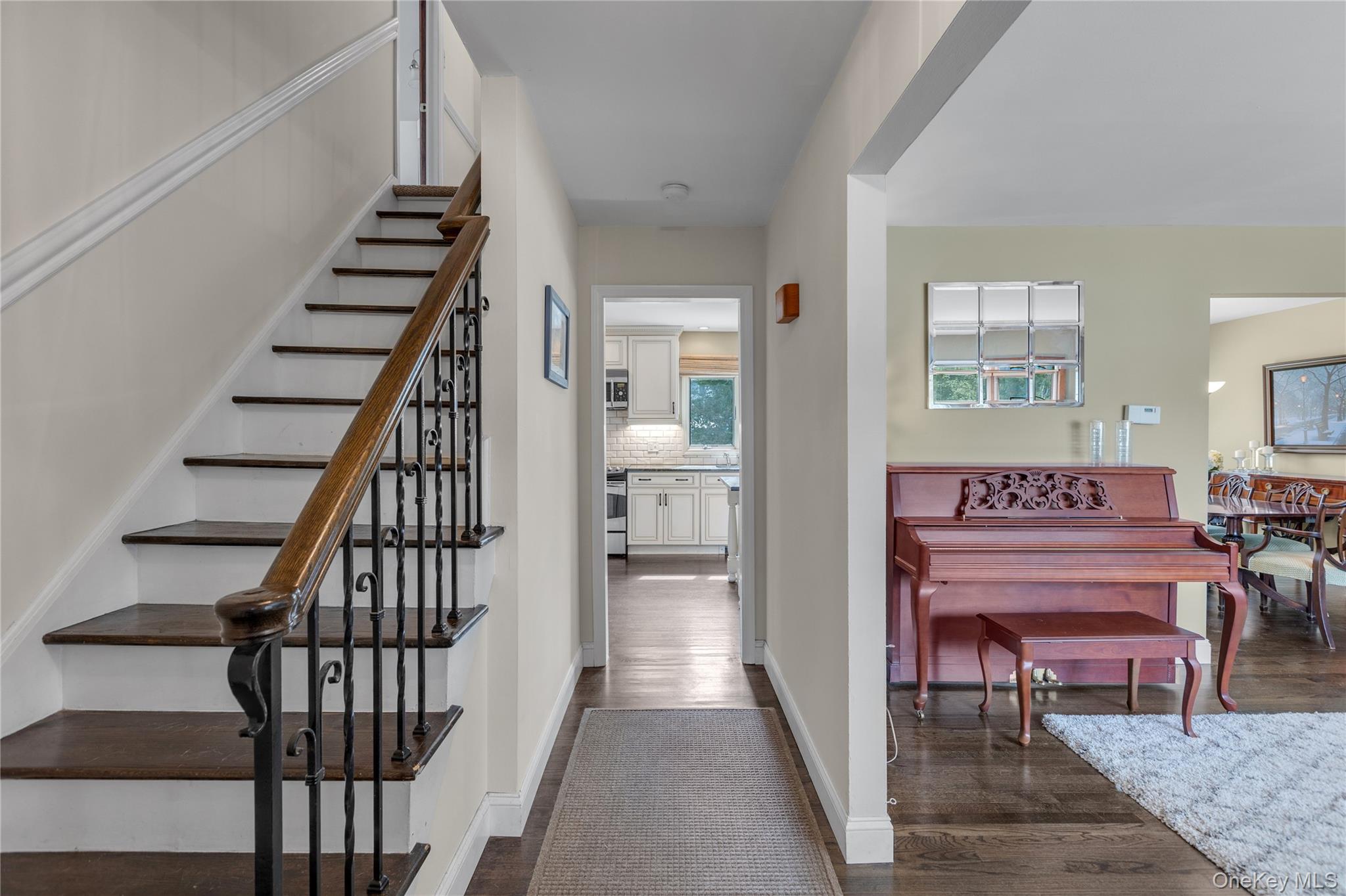 32 Oakwood Street, Greenlawn, NY 11740