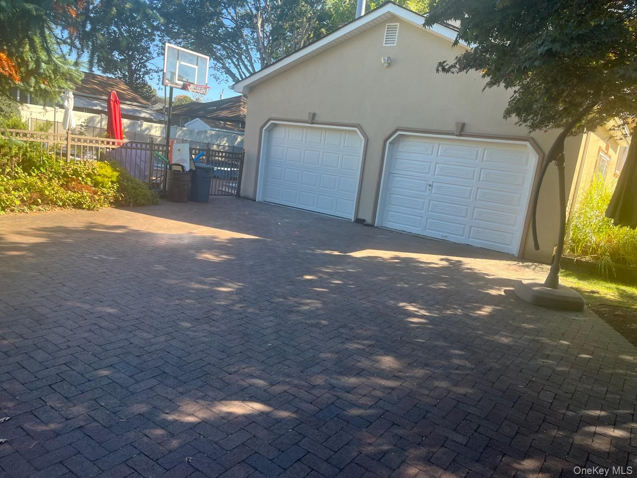 17 Hawthorne Street, Deer Park, NY 11729