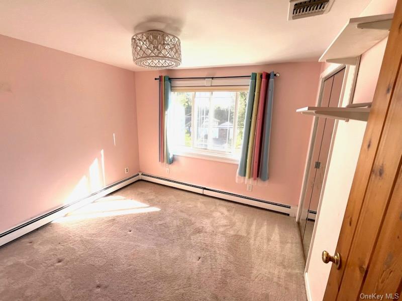 17 Hawthorne Street, Deer Park, NY 11729