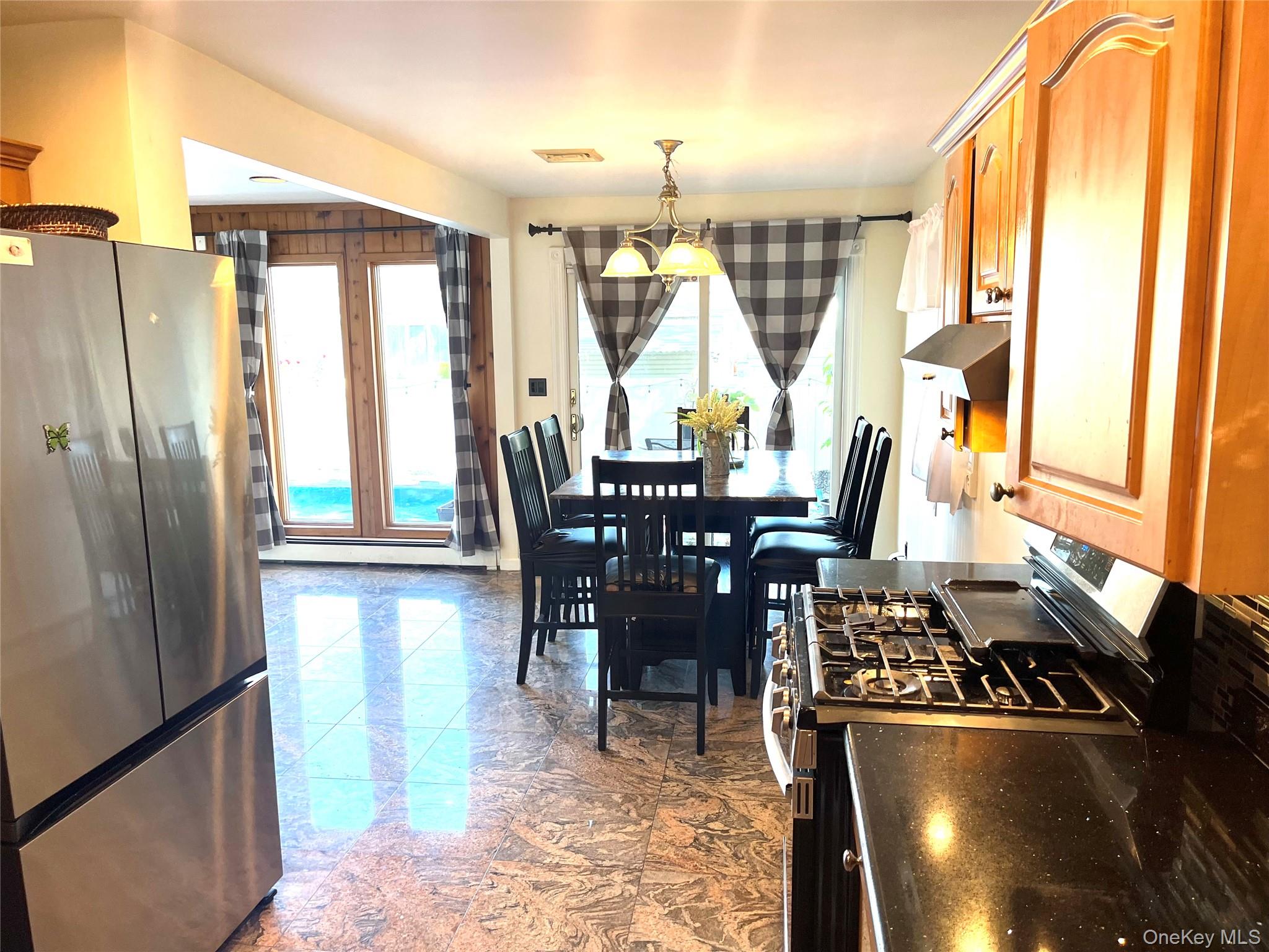 17 Hawthorne Street, Deer Park, NY 11729