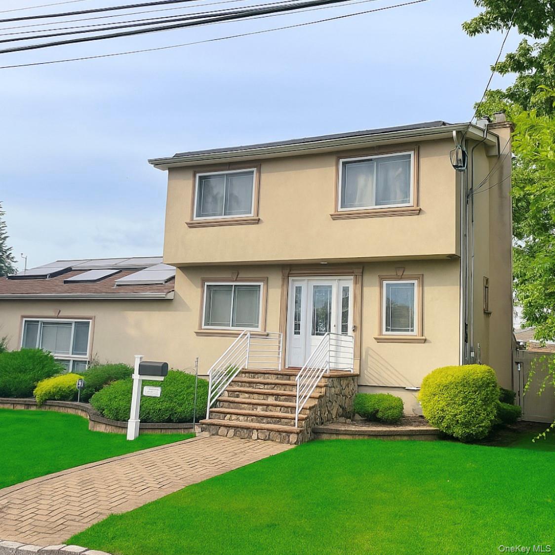 17 Hawthorne Street, Deer Park, NY 11729