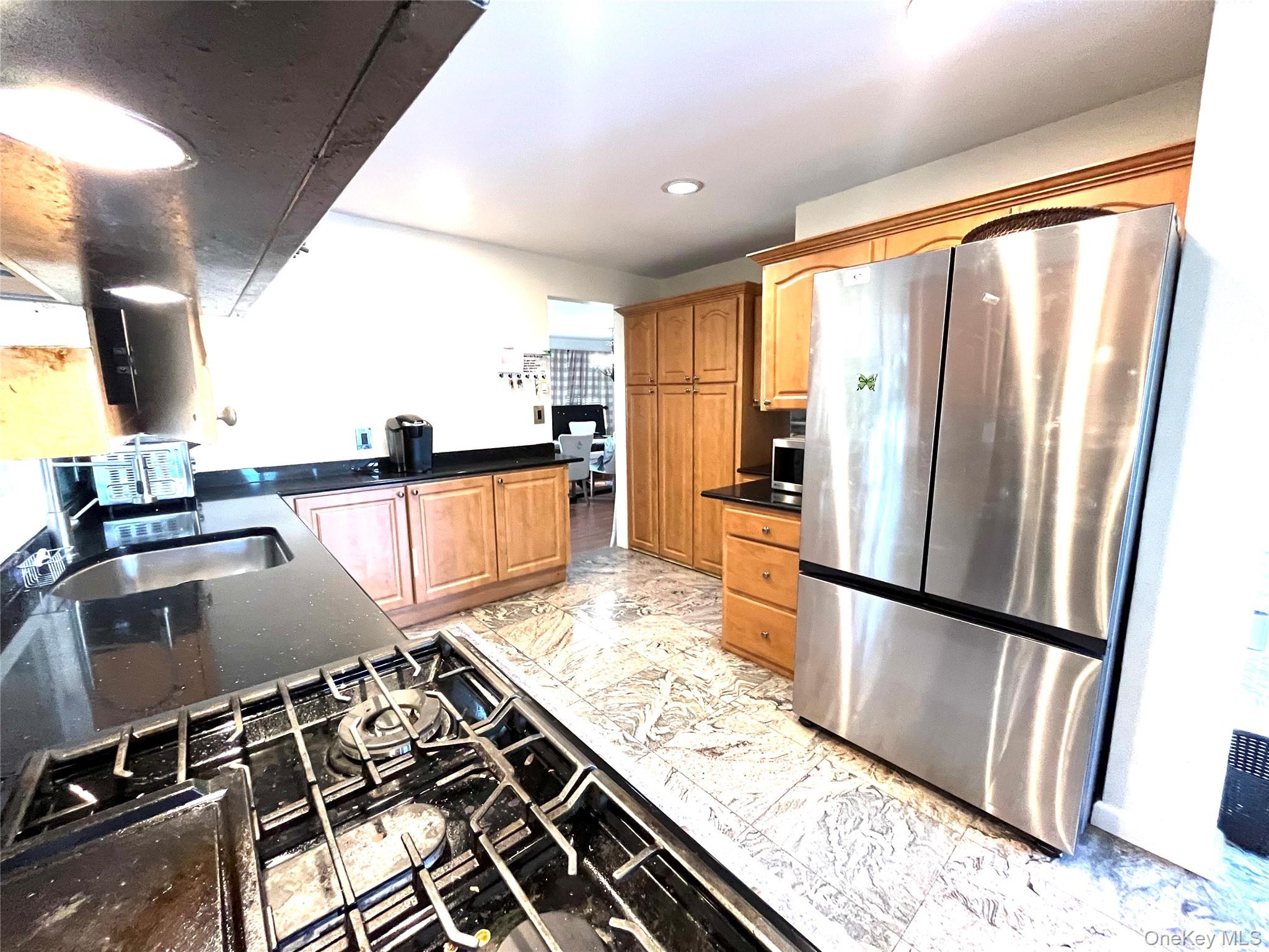 17 Hawthorne Street, Deer Park, NY 11729