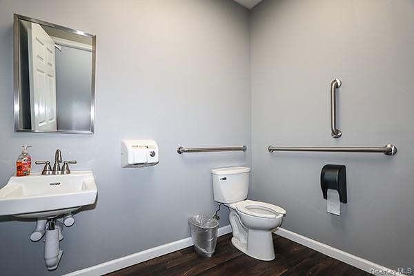 68 Merrick Road, Lynbrook, NY 11563