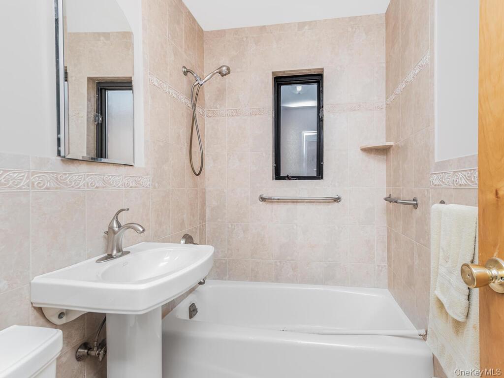 1863 Williamsbridge Road, Bronx, NY 10461