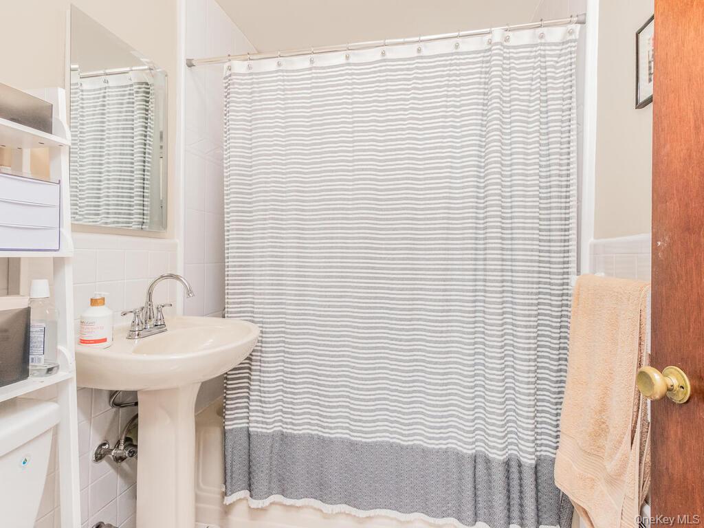 1863 Williamsbridge Road, Bronx, NY 10461