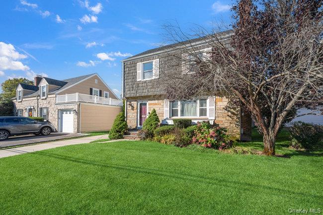 71 Dogwood Avenue, Malverne, NY 11565