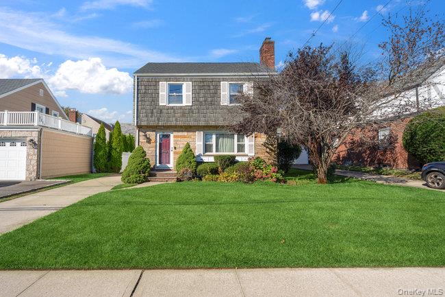 71 Dogwood Avenue, Malverne, NY 11565