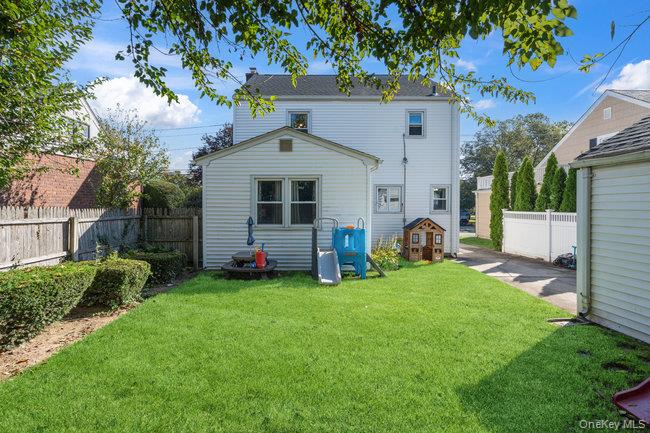 71 Dogwood Avenue, Malverne, NY 11565