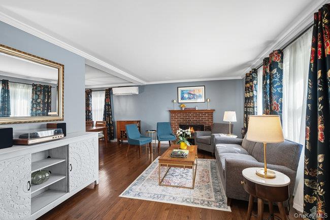 71 Dogwood Avenue, Malverne, NY 11565