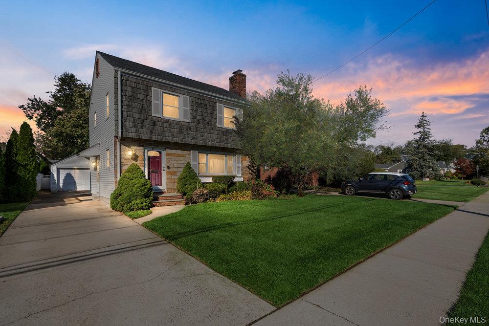 71 Dogwood Avenue, Malverne, NY 11565