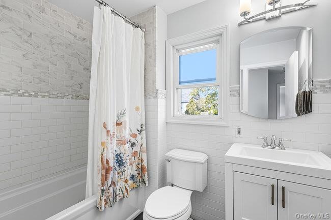 71 Dogwood Avenue, Malverne, NY 11565