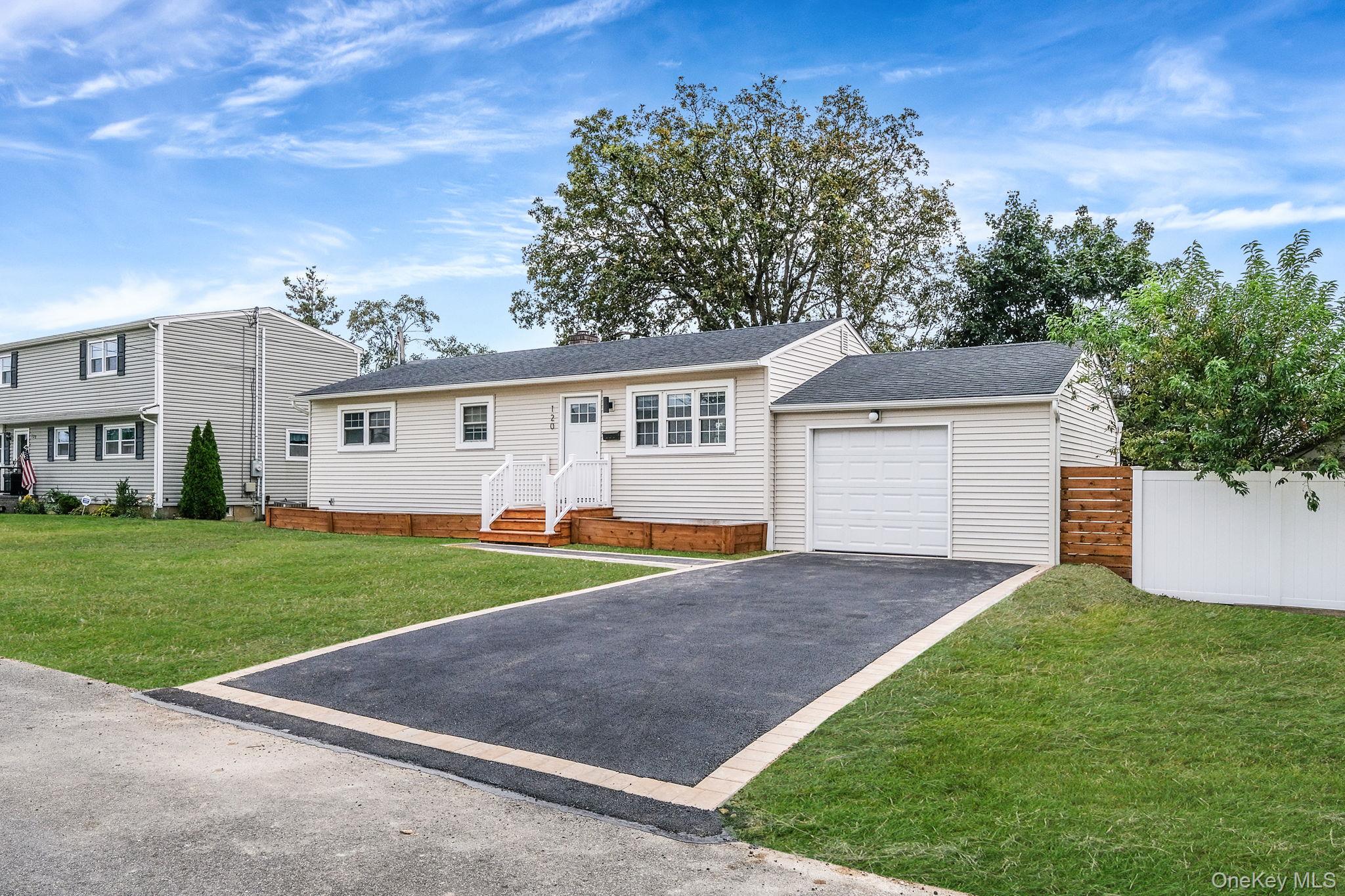 120 Manhattan Avenue, West Babylon, NY 11704